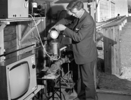 Reflective pipe optical transmission experiment at STL